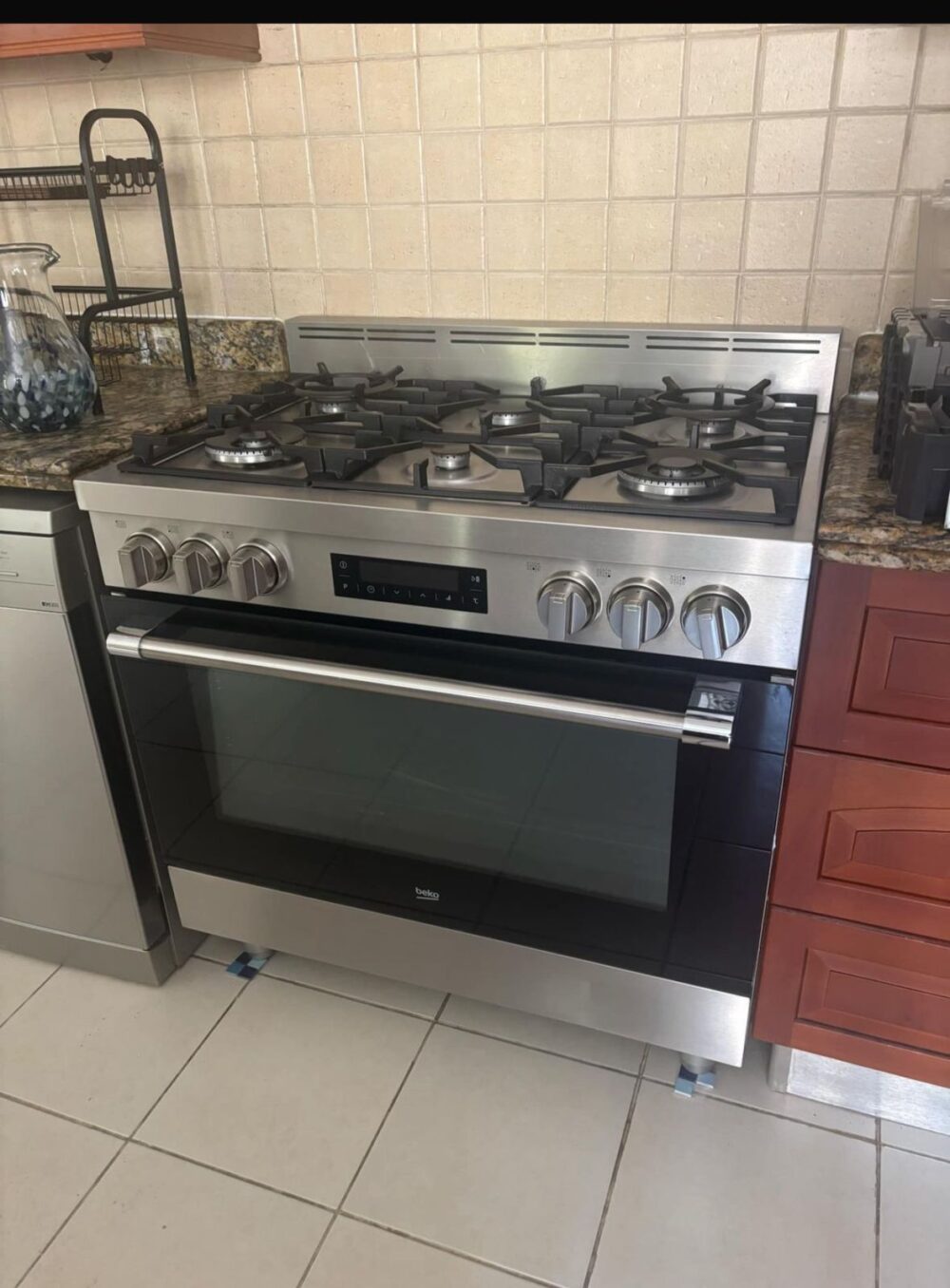 Beko 90cm Gas Electric Cooker - Image 2