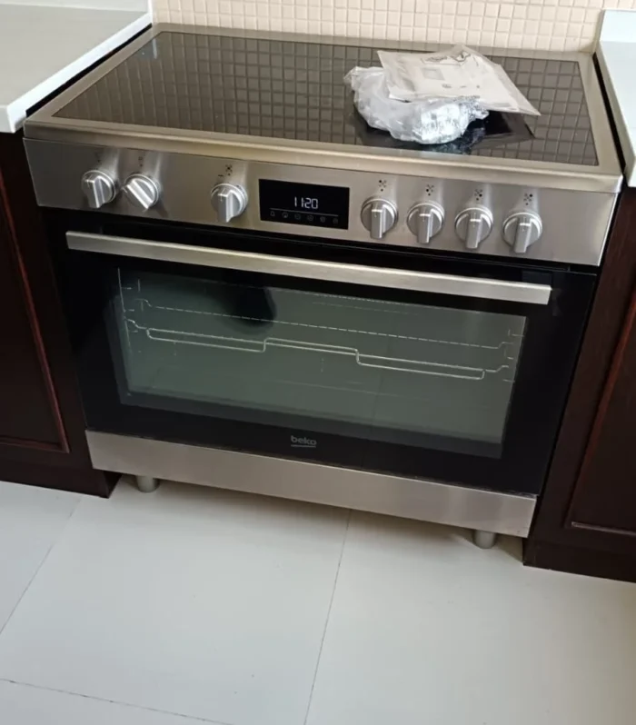 Beko 5 Hobs Electric Ceramic Cooker 60&times;90cm &ndash; Preowned Freestanding Range Cooker UAE
